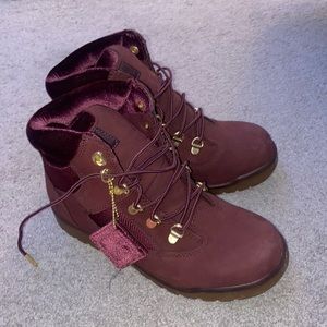 Timberland Volume IX, a 6-Inch Port Field Boot with a velvet collar.